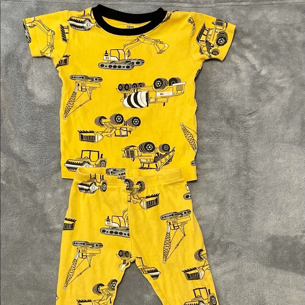 Carter’s 18mo boys construction pajamas.